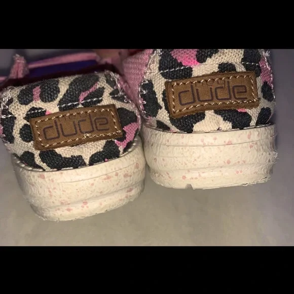 Hey dude shoes Wendy Color: Solid Pink K6 - Picture 3 of 3